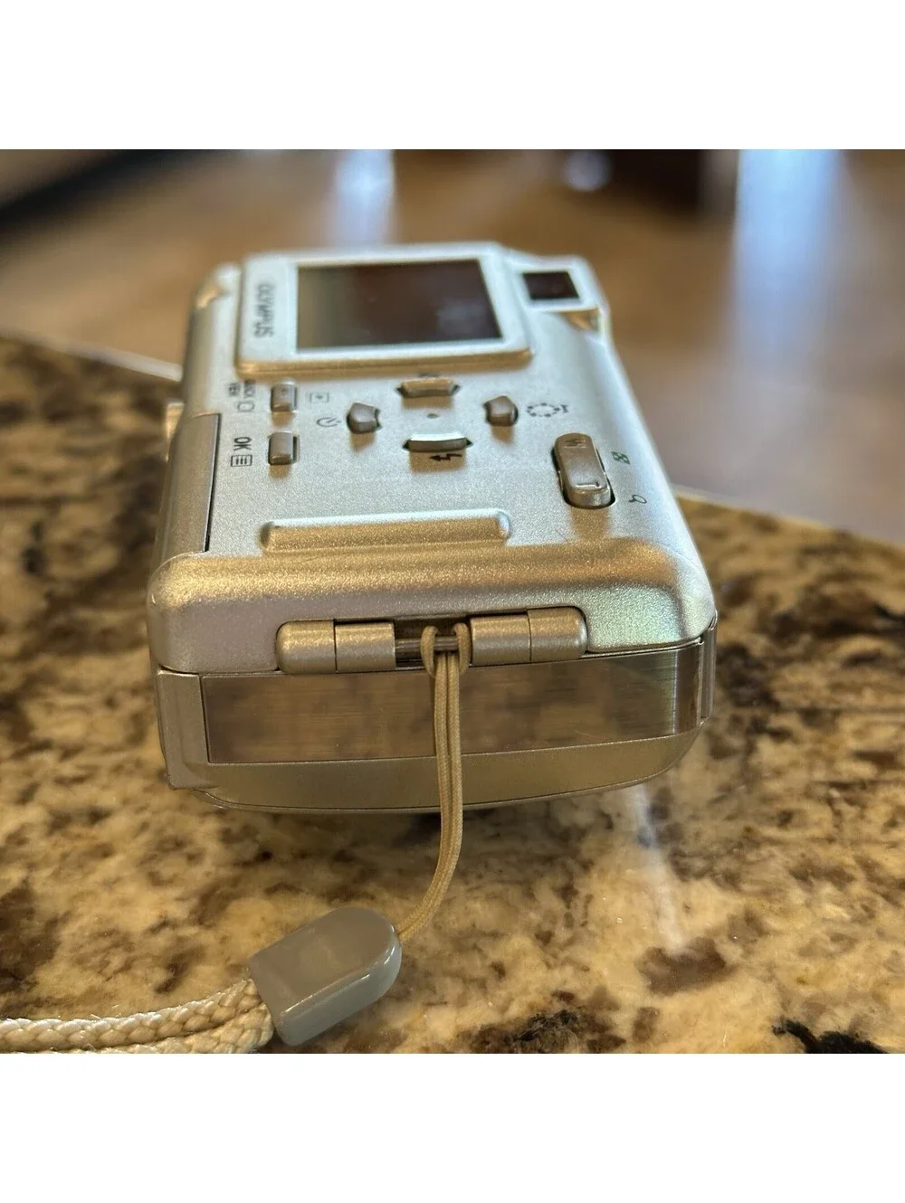 Olympus Stylus 400 Digital Camera w/ Battery, Charger, TESTED